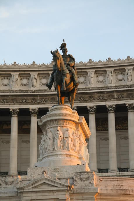 Έφιππο άγαλμα στο Il Vittoriano στη Ρώμη φωτογραφία