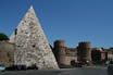 Piramide Cestia A Roma