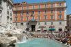 Turisti Alla Fontana Di Trevi