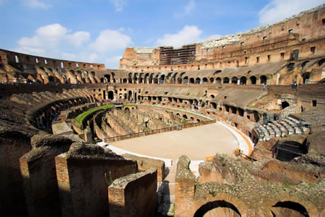 Interiorul Colosseumului din Roma foto