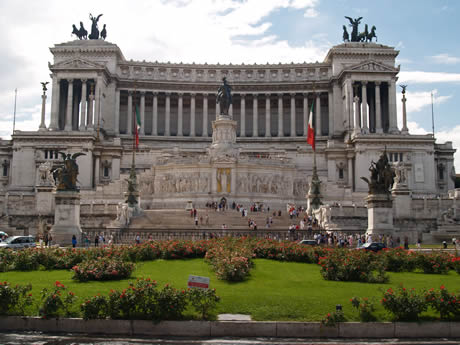 Monumentul lui Vittorio Emanuelle II altarul patriei din Roma foto