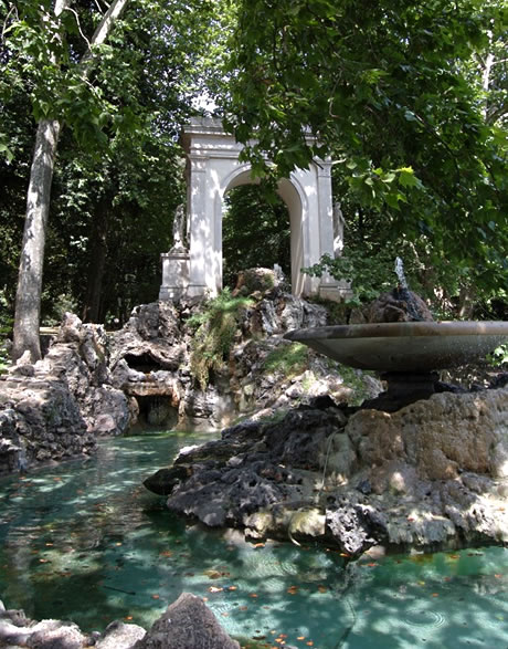 Фонтан парка Вилла Боргезе фото